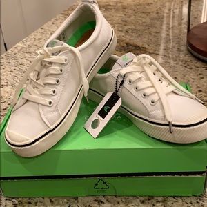 I have a wide foot they are to narrow for me.